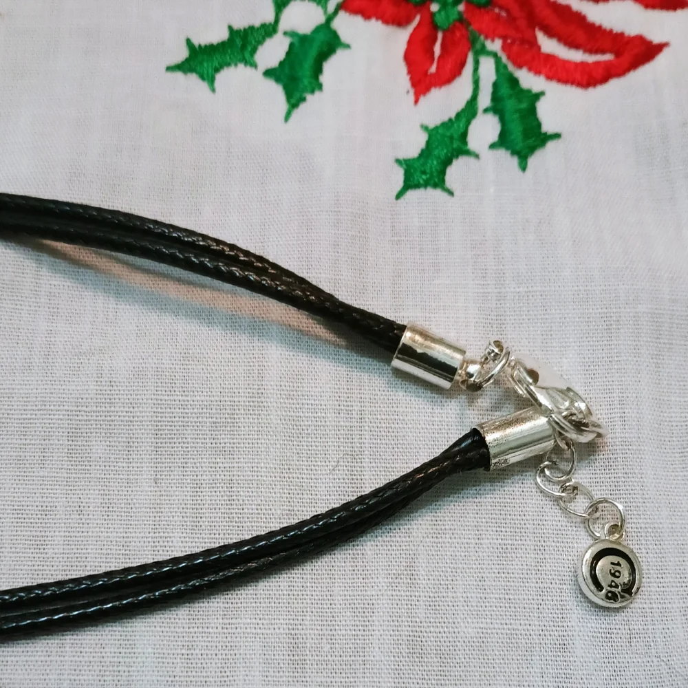 🖤NWOT 1946 Large Hammered Silver Pendant Double Black Cord Necklace (20